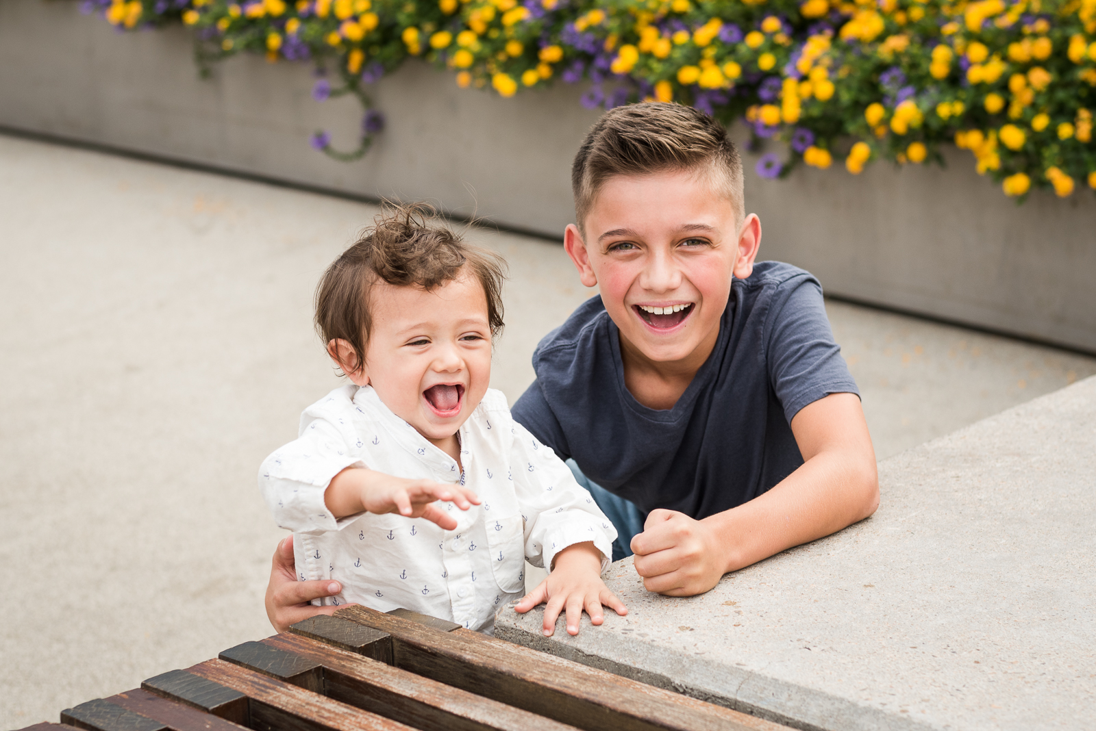Photographing a Big Family | Hints & Tips | Millennium Bridge | From the Hip Photo
