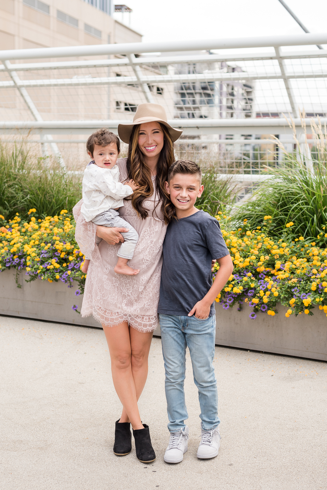 Photographing a Big Family | Hints & Tips | Millennium Bridge | From the Hip Photo