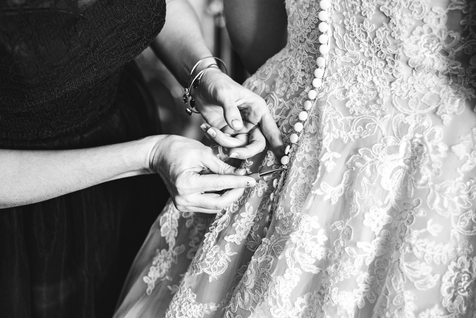 Nora & Dom | Wedding Photo | Lionsgate Event Center | From the Hip Photo