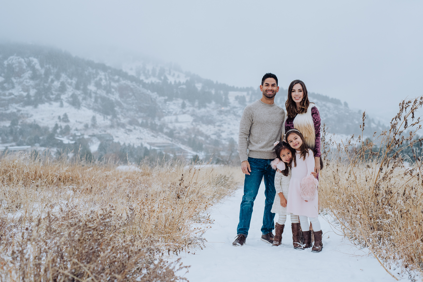 Snowbound Baby Bump | Mariah's Outdoor Maternity Photos
