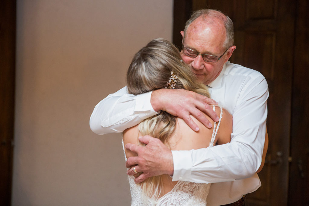 Wedding photography | Bride hugs father | Planning First Look Photos for Your Wedding