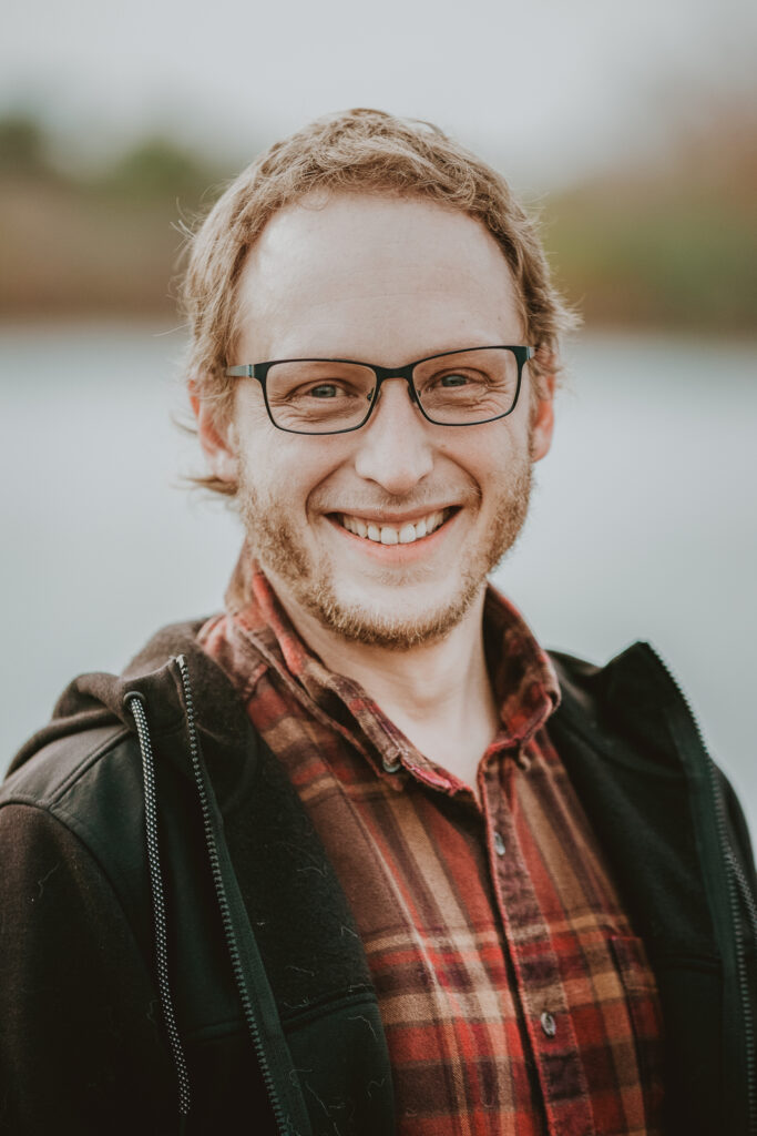Boulder Sawhill Ponds outdoor nature trail park candid fun water family picture | From the Hip Photo Denver Colorado portrait photography 