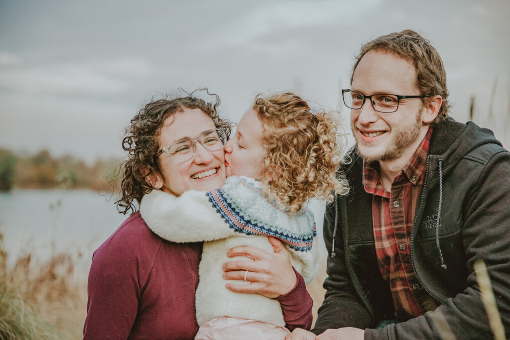 Boulder Sawhill Ponds outdoor nature trail park candid fun water family picture | From the Hip Photo Denver Colorado portrait photography 