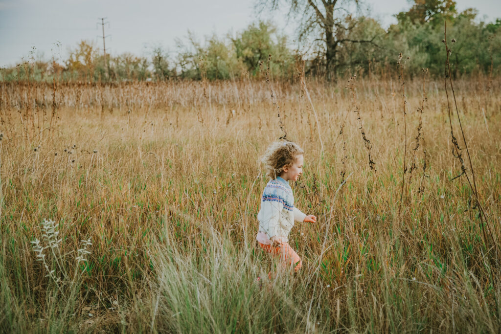 Boulder Sawhill Ponds outdoor nature trail park candid fun water family picture | From the Hip Photo Denver Colorado portrait photography 