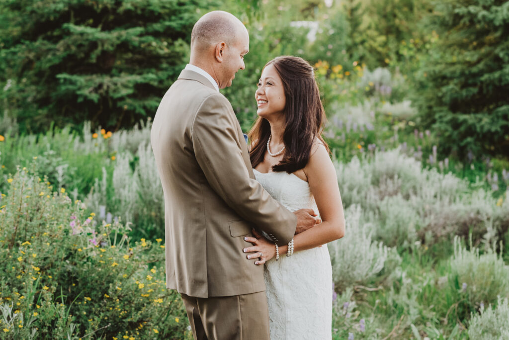 Breckenridge outdoor mountain nature loving candid fun adventurous wedding picture | From the Hip Photo Denver Colorado portrait photography 