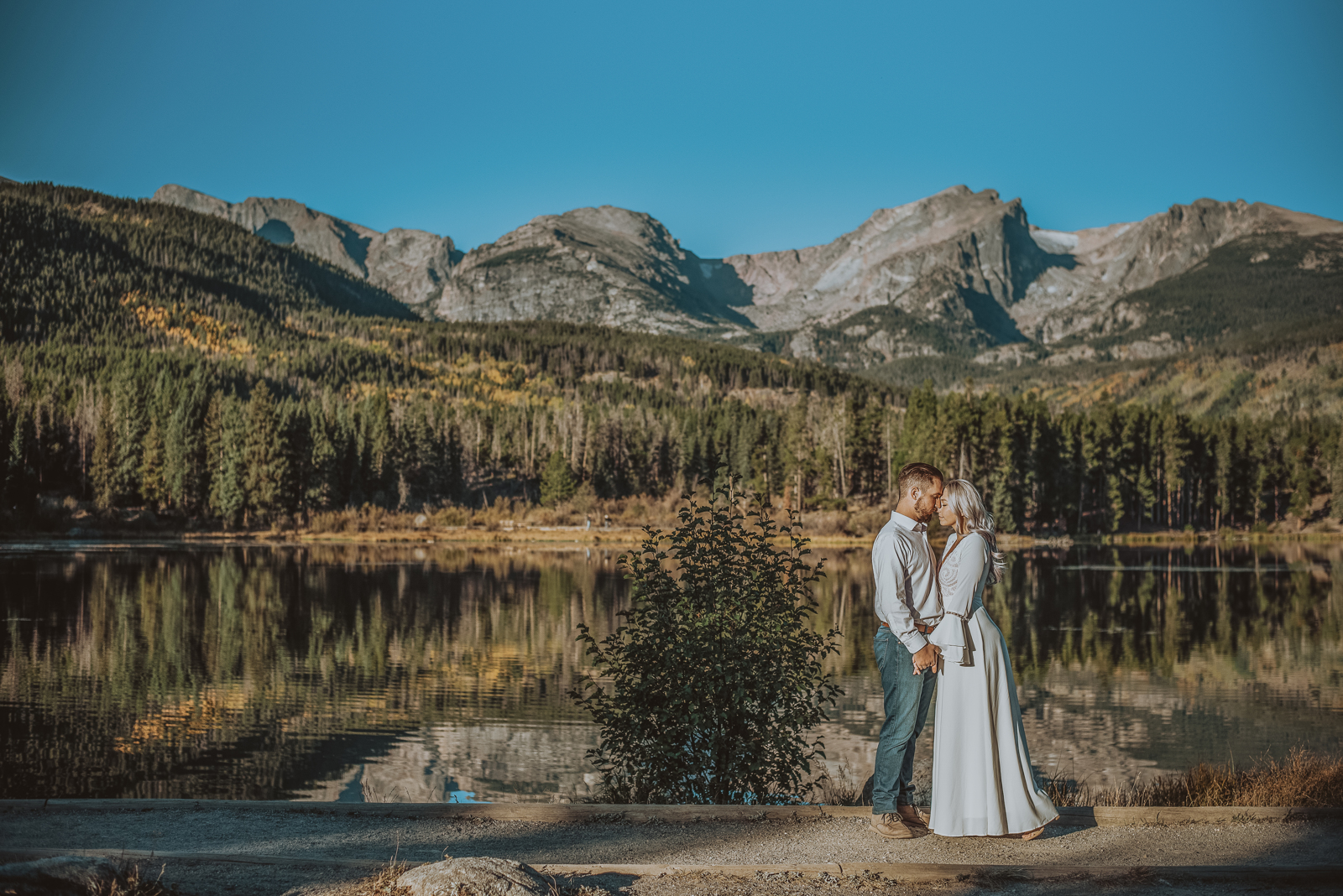 Colorado outdoor elopement couple