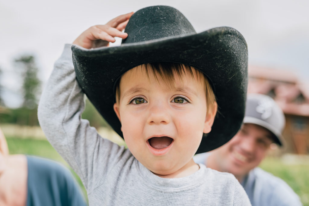 Newborn photography | Cute toddler wearing a cowboy hat