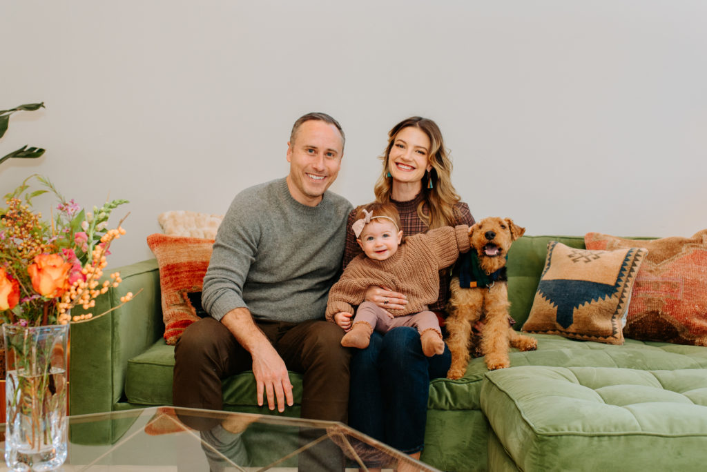 Newborn photography | Cute family poses with their baby and puppy on a couch