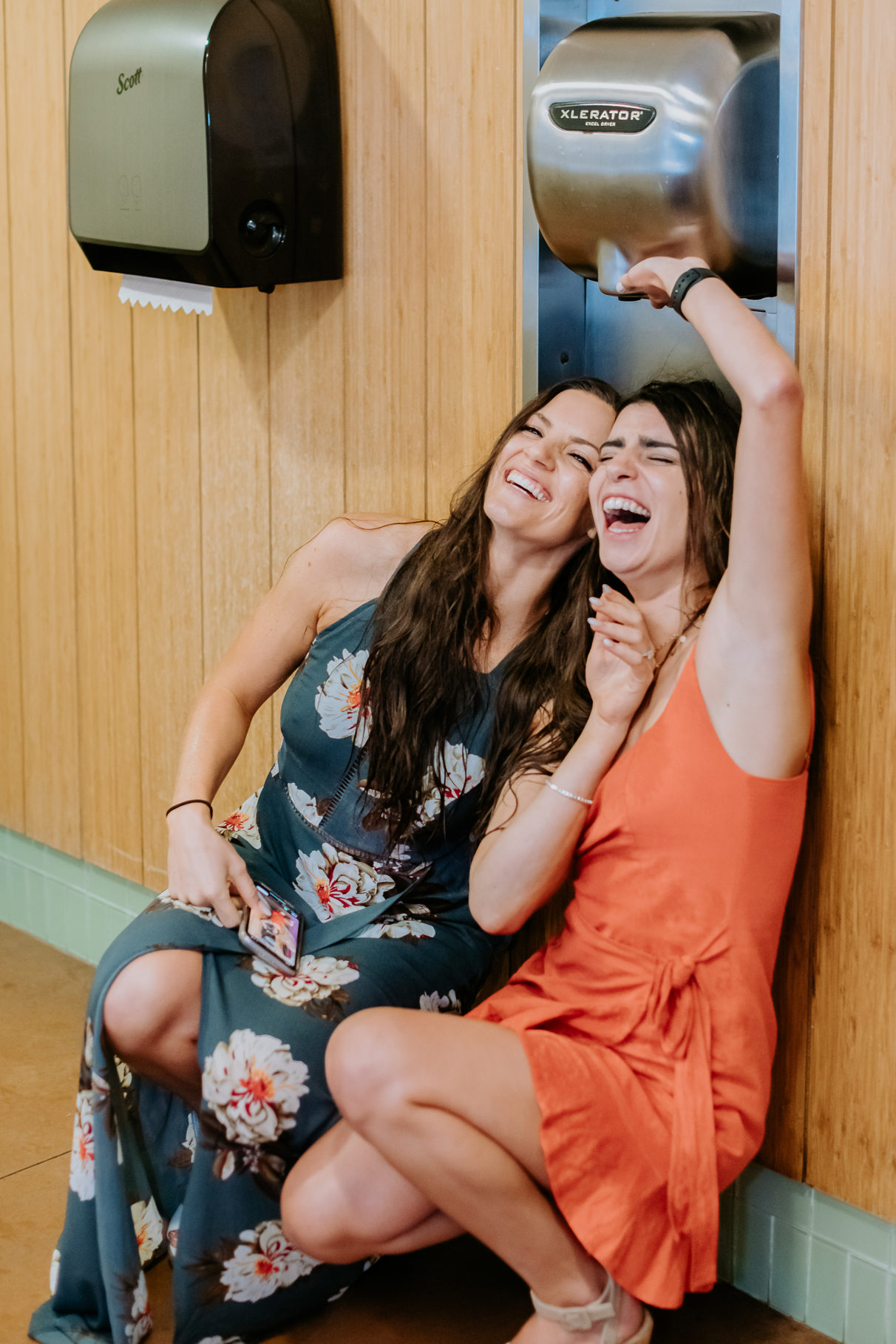 Wedding Photography | Two friends laugh and enjoy the festivities | Denver Botanical Gardens 