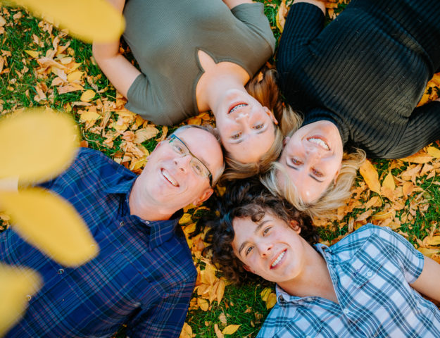 'Tis the Season for Colorado's Fall Family Photo Tips