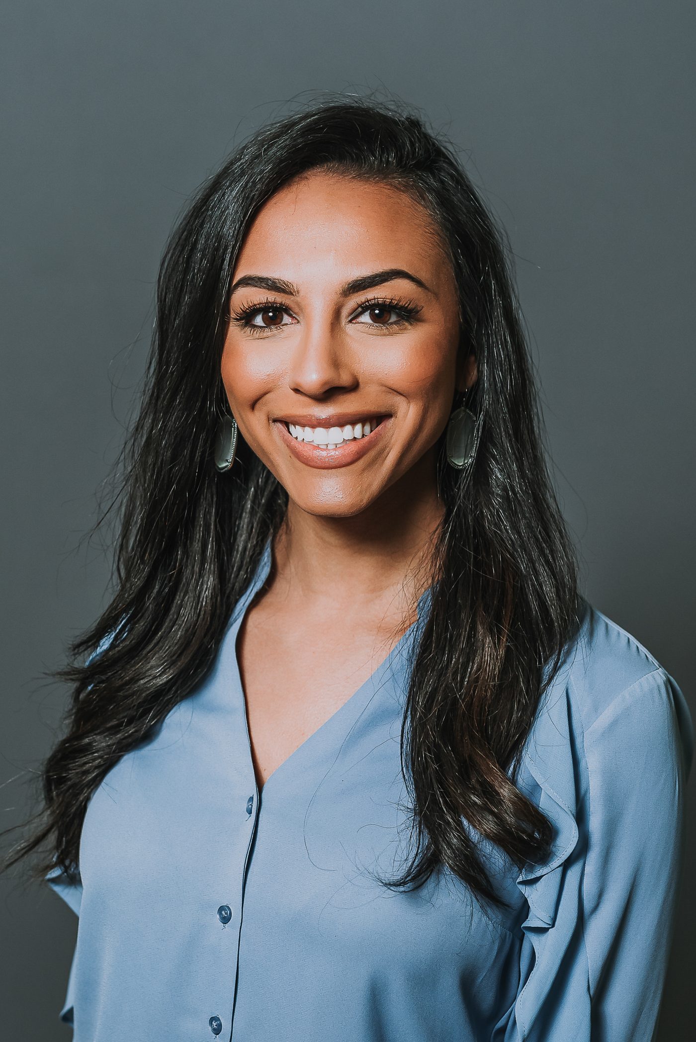 Networking event photography capturing authentic conversations between attendees